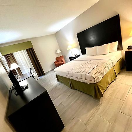 Hotel La Quinta By Wyndham Salina Extérieur photo