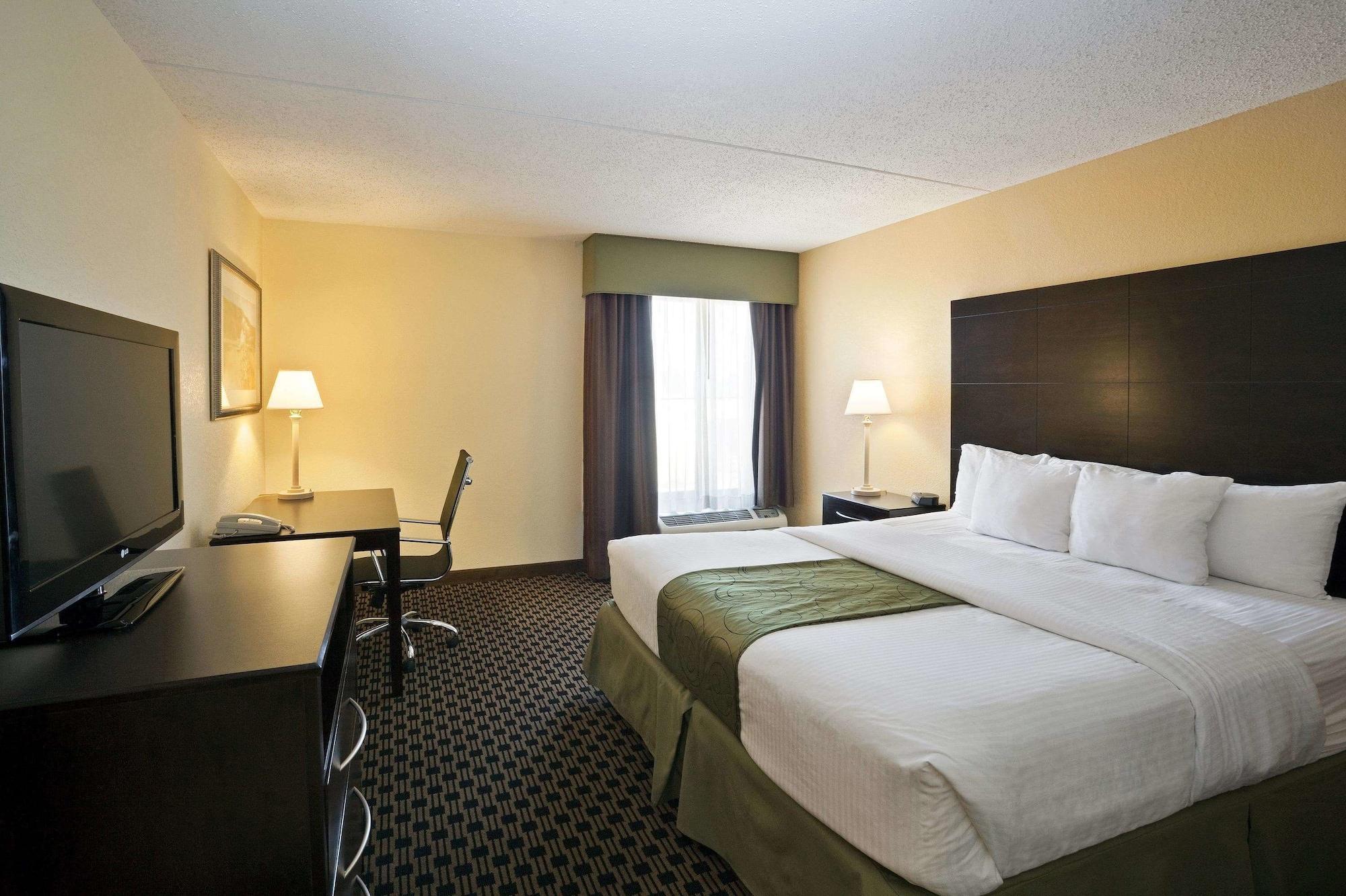 Hotel La Quinta By Wyndham Salina Extérieur photo