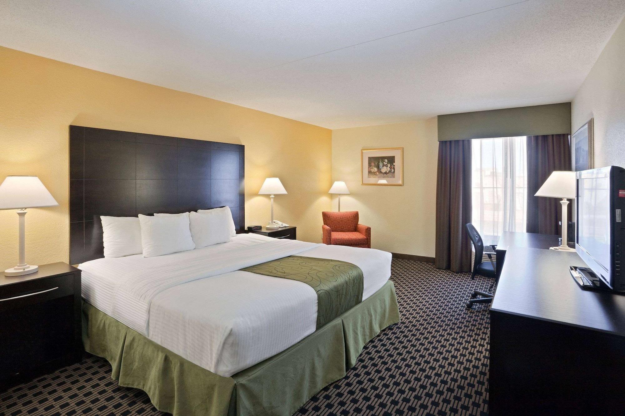 Hotel La Quinta By Wyndham Salina Extérieur photo