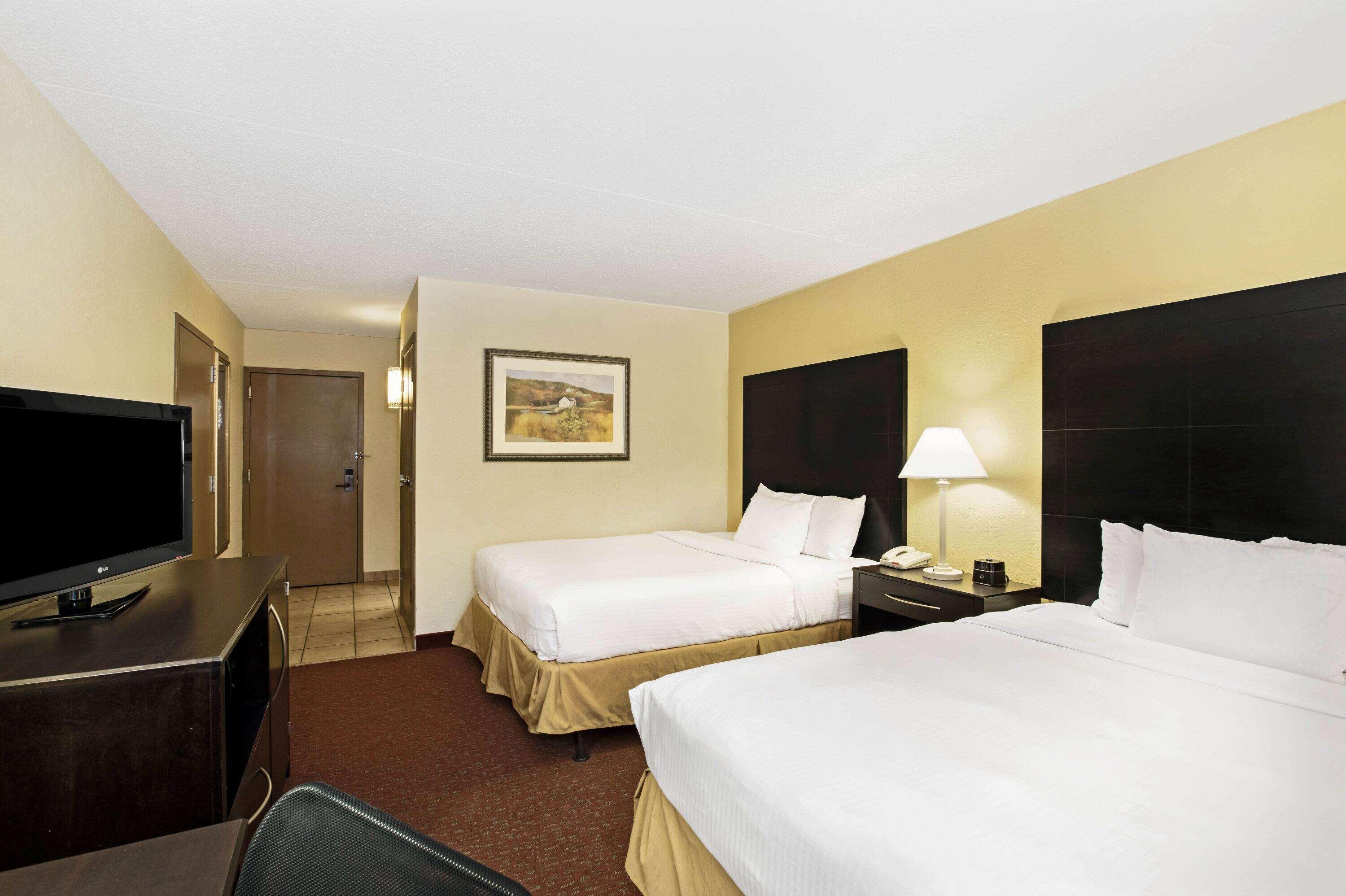 Hotel La Quinta By Wyndham Salina Extérieur photo