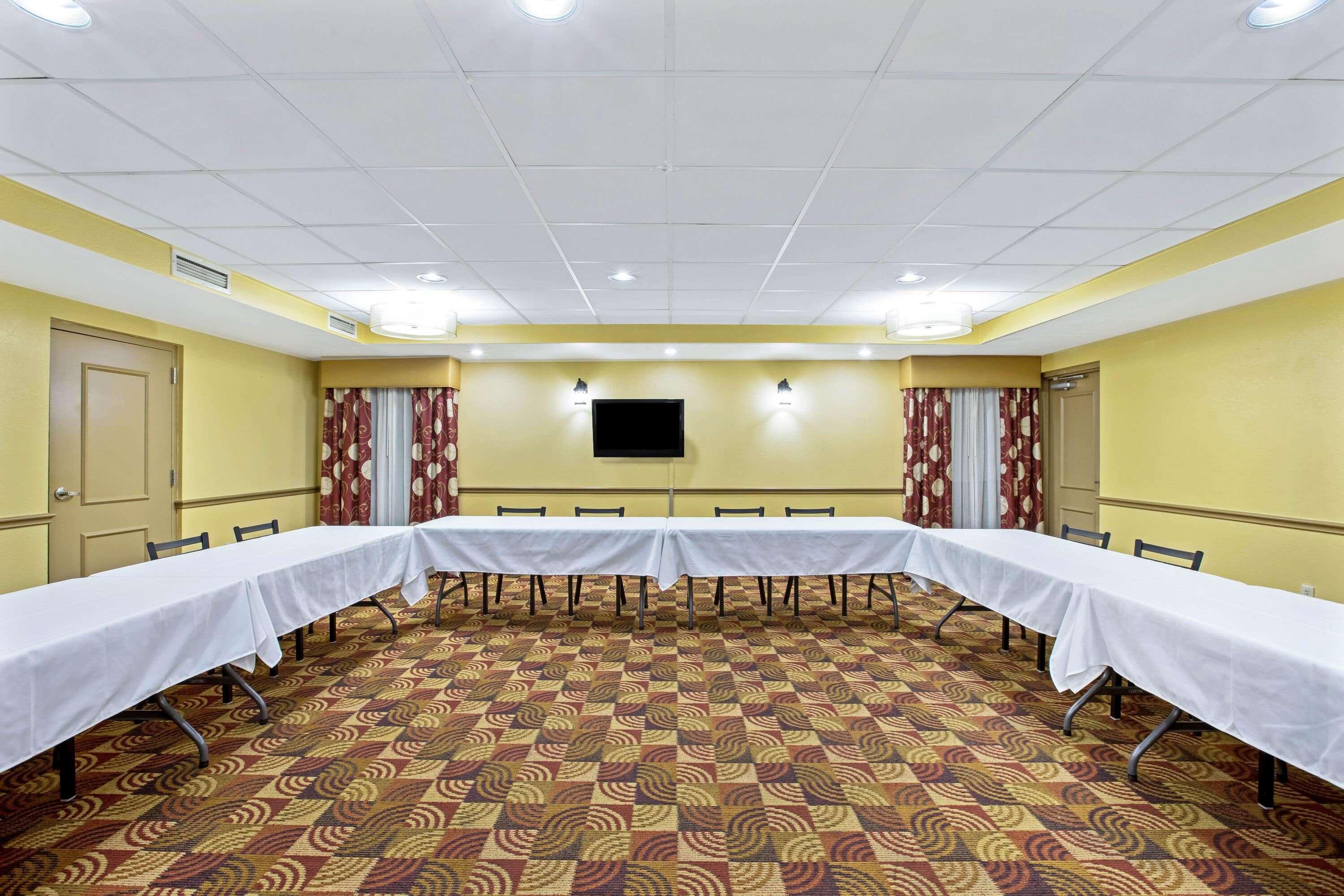 Hotel La Quinta By Wyndham Salina Extérieur photo