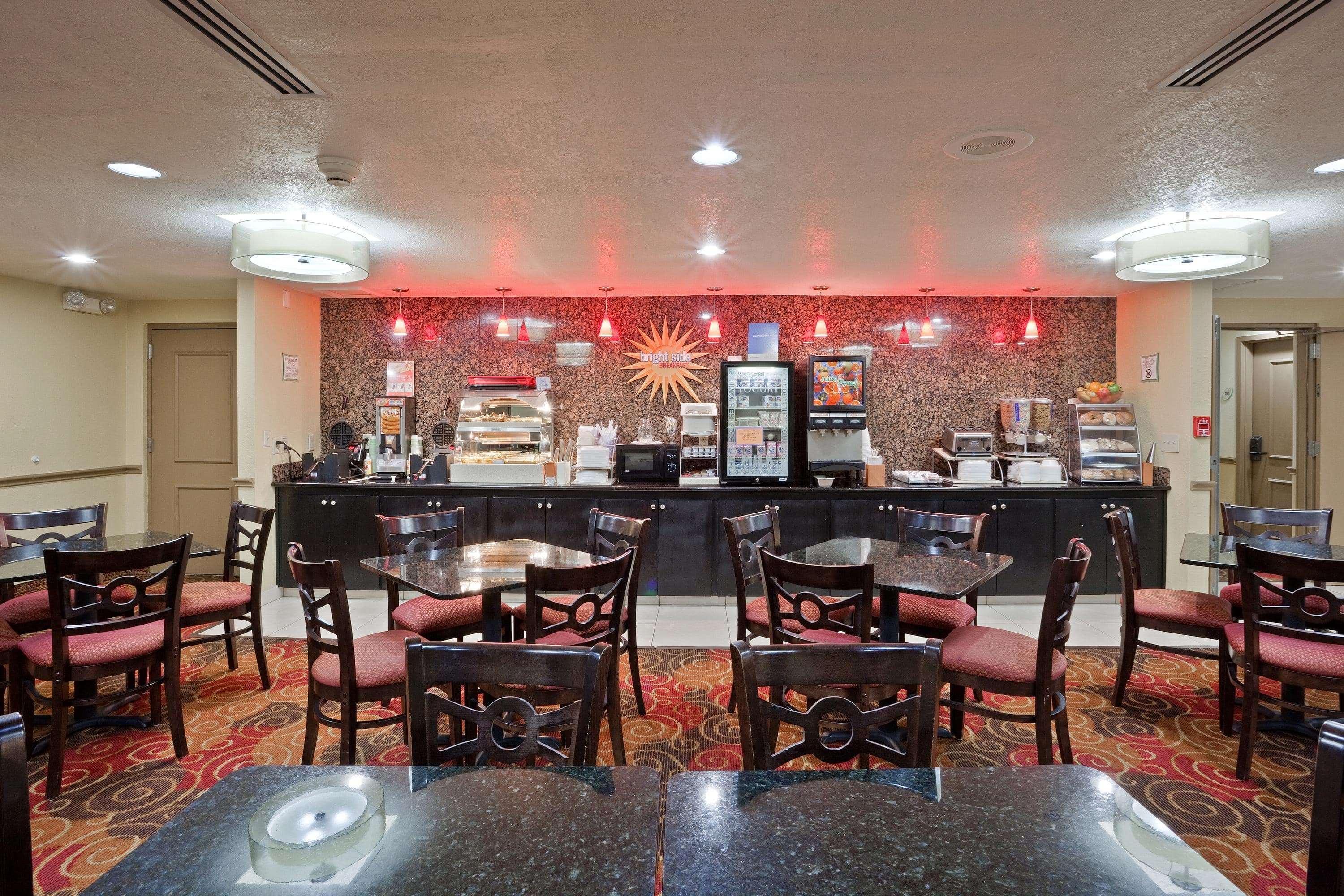 Hotel La Quinta By Wyndham Salina Extérieur photo