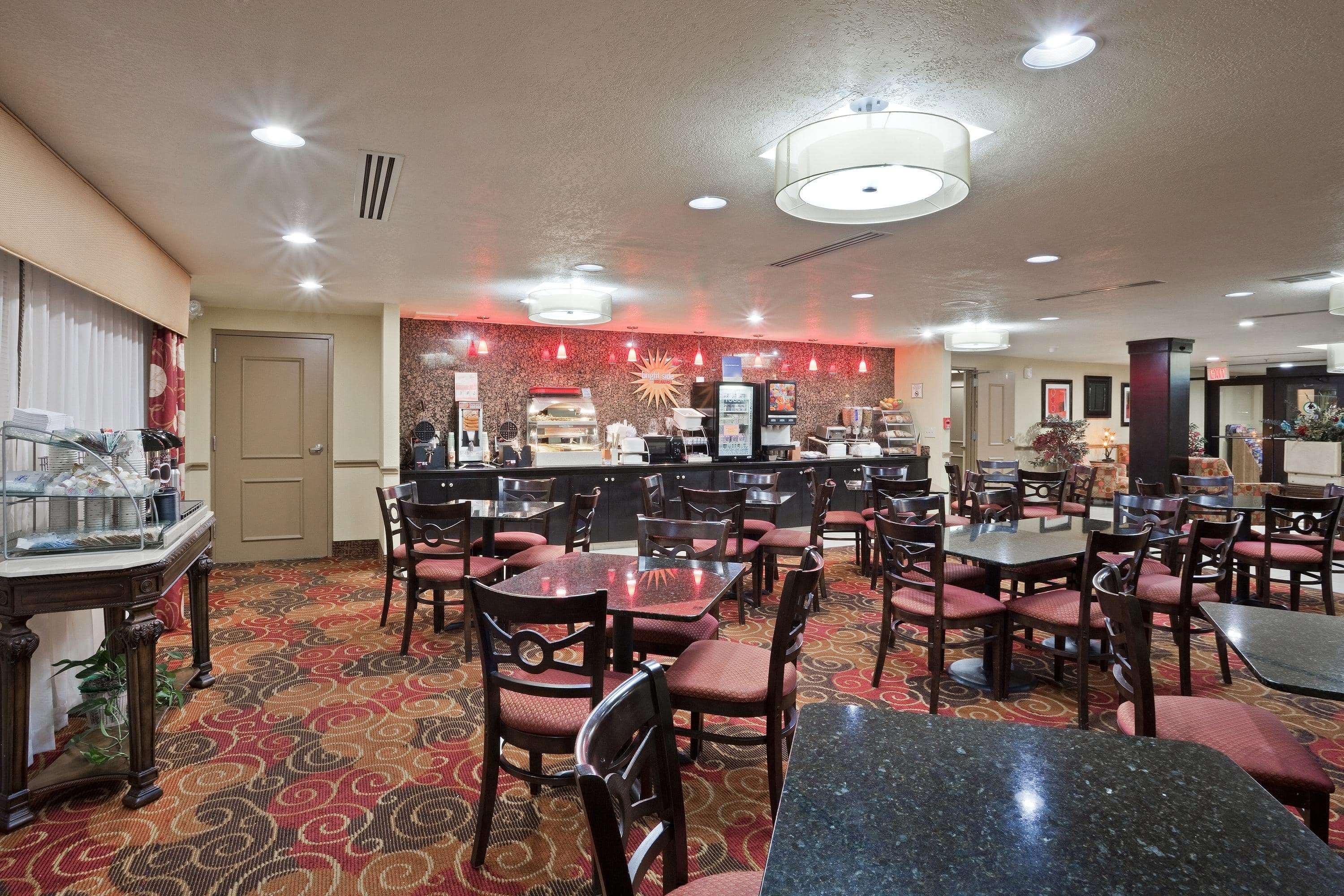 Hotel La Quinta By Wyndham Salina Extérieur photo