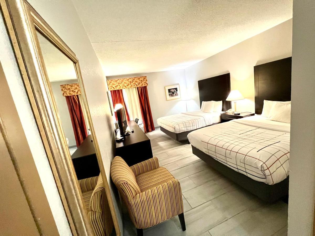 Hotel La Quinta By Wyndham Salina Extérieur photo