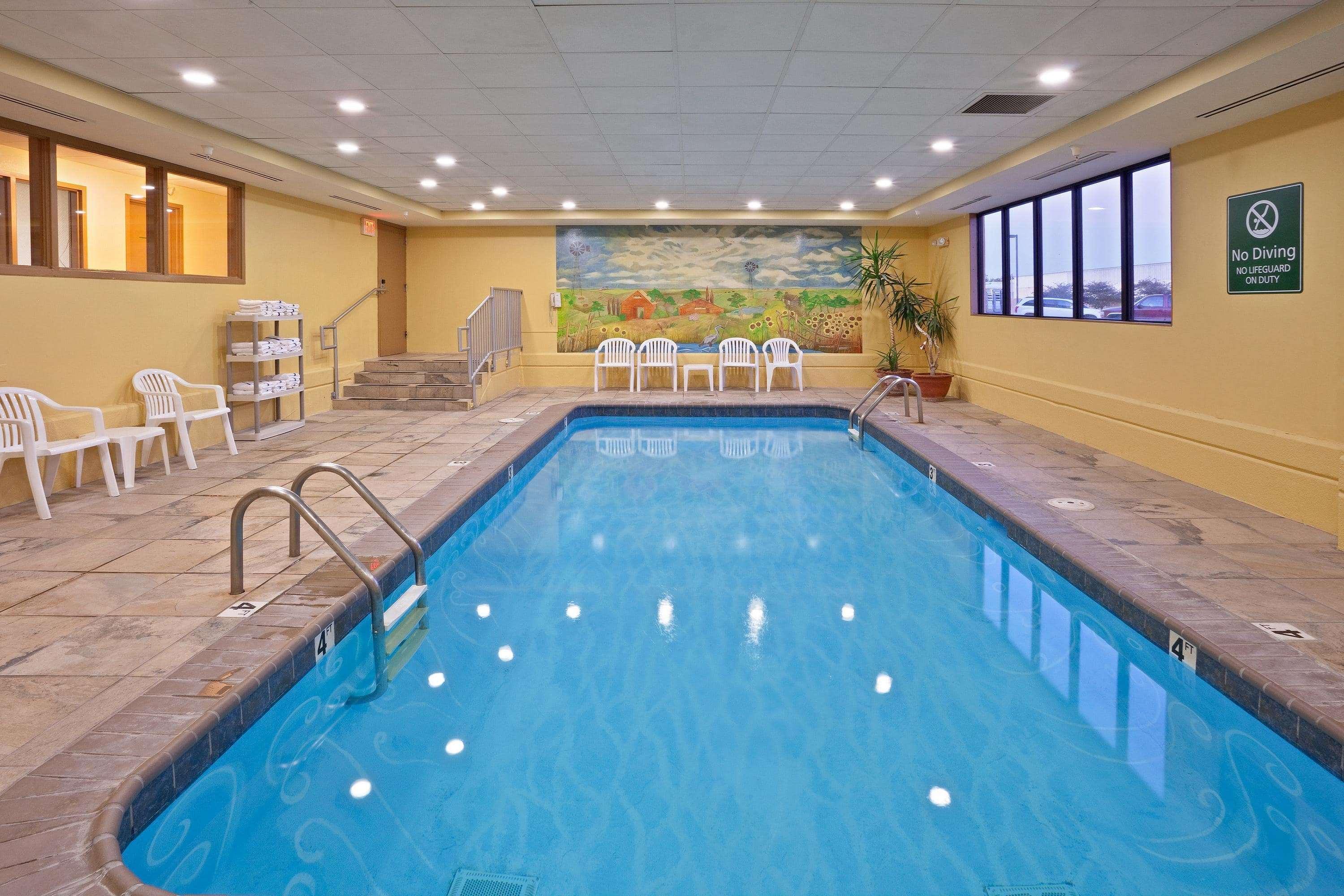 Hotel La Quinta By Wyndham Salina Extérieur photo