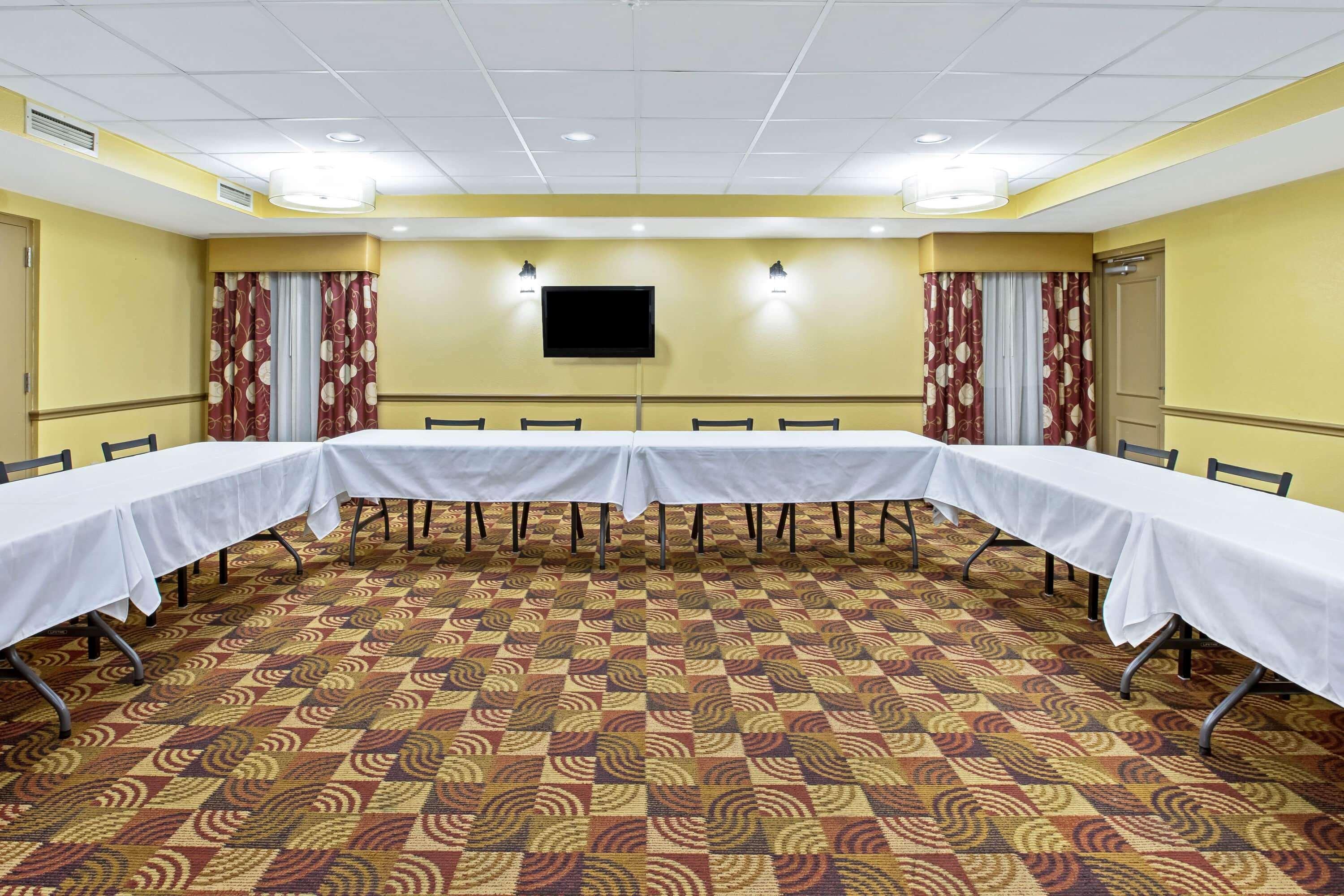 Hotel La Quinta By Wyndham Salina Extérieur photo