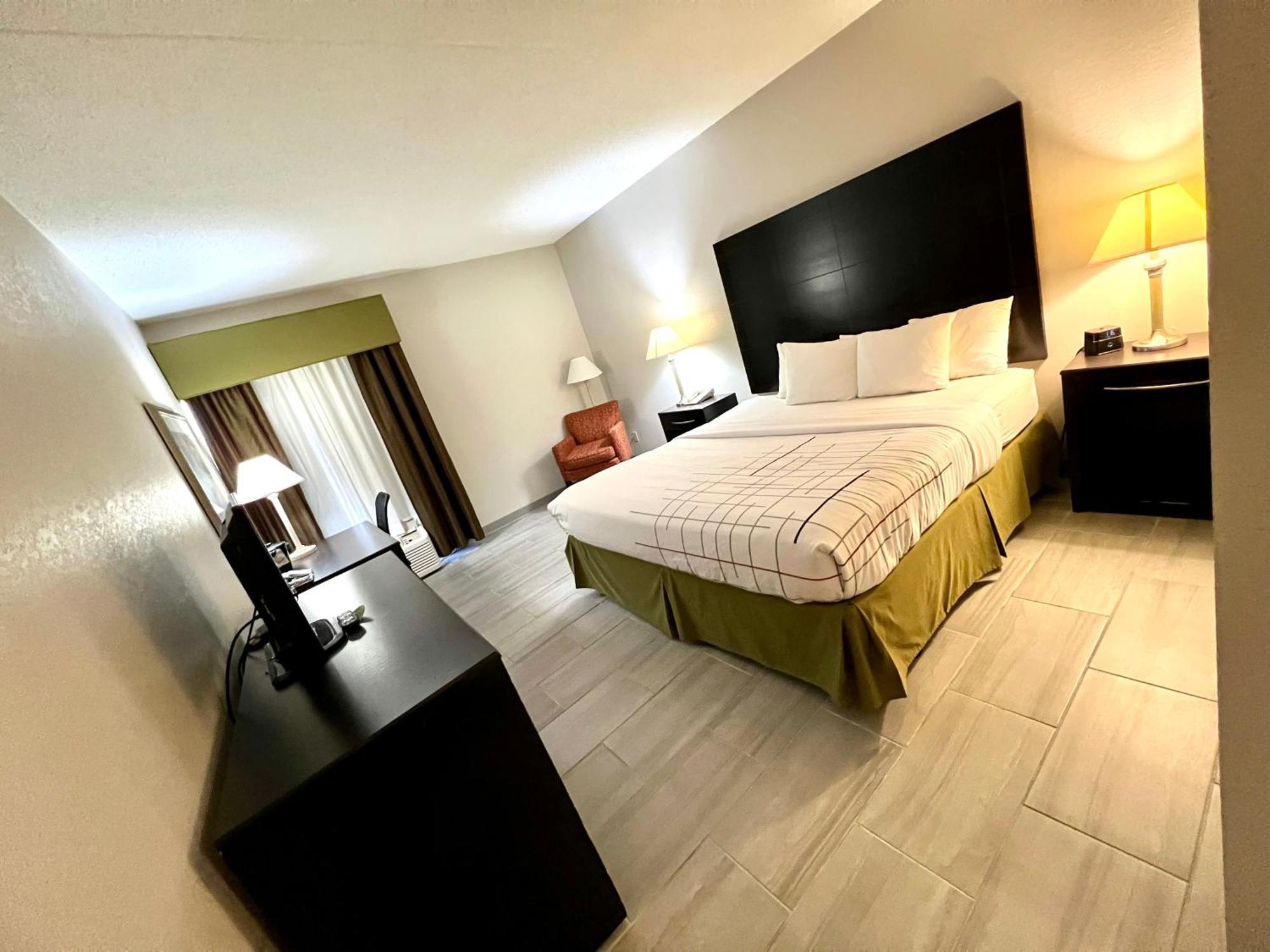 Hotel La Quinta By Wyndham Salina Extérieur photo