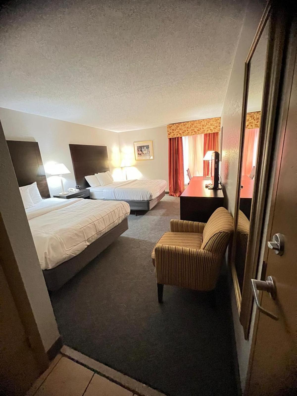 Hotel La Quinta By Wyndham Salina Extérieur photo